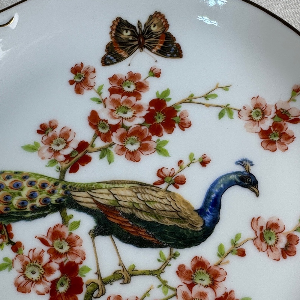 Rita Rauchwerger Hand Painted Elegant White Porcelain Plate with Peacock - Picture 11 of 13